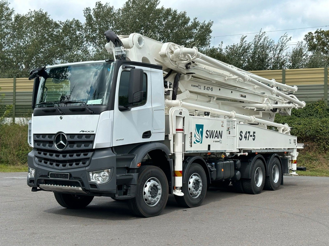 Mercedes-Benz Arocs 5 4142 8x4 SWAN TSP 47-5 160RZ ( 47m ) - Camión bomba de hormigón: foto 3 Mercedes-Benz Arocs 5 4142 8x4 SWAN TSP 47-5 160RZ ( 47m ) - Camión bomba de hormigón: foto 3