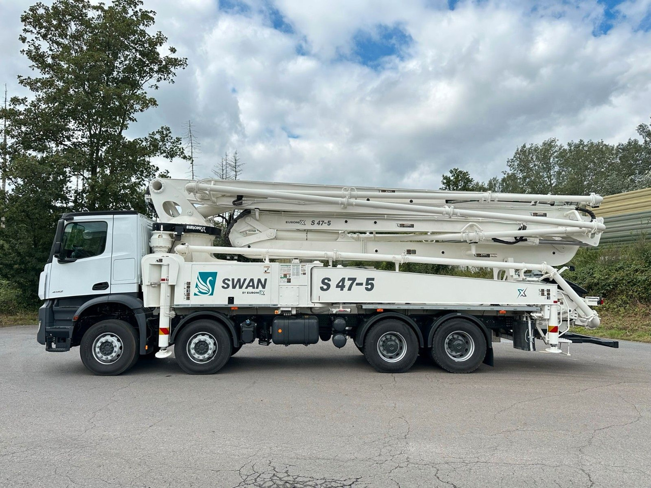 Mercedes-Benz Arocs 5 4142 8x4 SWAN TSP 47-5 160RZ ( 47m ) - Camión bomba de hormigón: foto 4 Mercedes-Benz Arocs 5 4142 8x4 SWAN TSP 47-5 160RZ ( 47m ) - Camión bomba de hormigón: foto 4