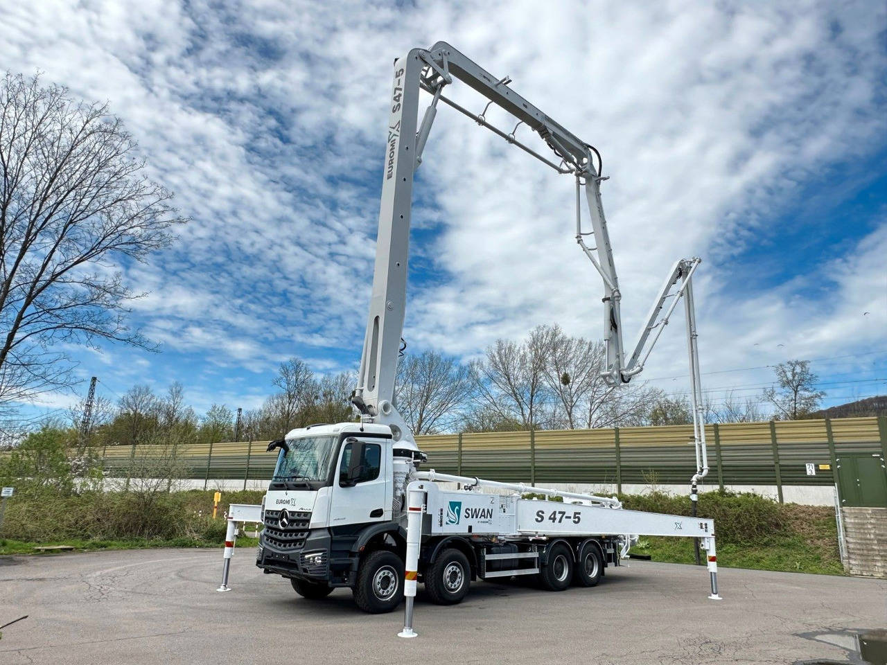 Mercedes-Benz Arocs 5 4542 8x4 SWAN TSP 47-5 160RZ ( 47m ) - Camión bomba de hormigón: foto 1 Mercedes-Benz Arocs 5 4542 8x4 SWAN TSP 47-5 160RZ ( 47m ) - Camión bomba de hormigón: foto 1