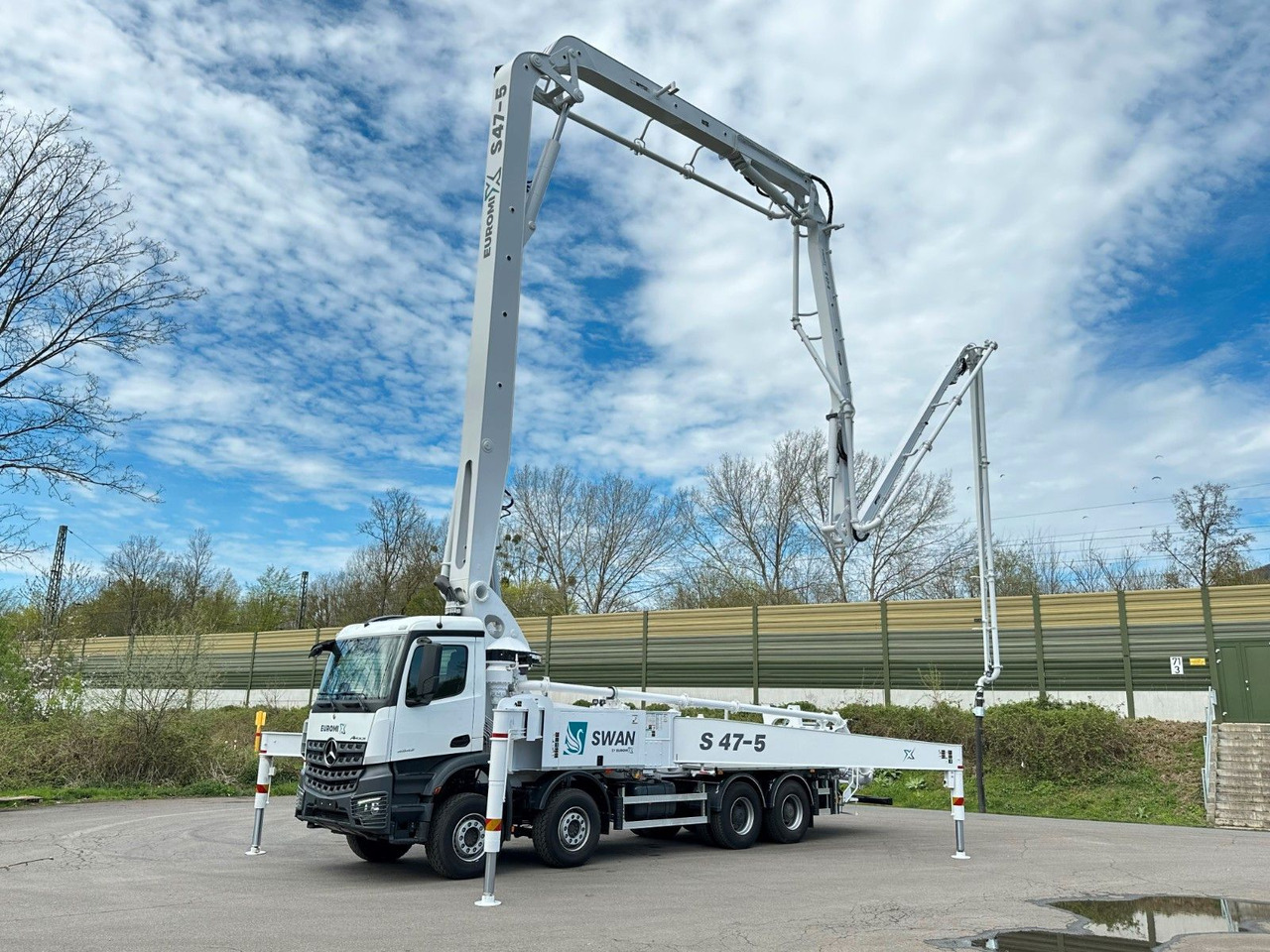 Mercedes-Benz Arocs 5 4542 8x4 SWAN TSP 47-5 160RZ ( 47m ) - Camión bomba de hormigón: foto 2 Mercedes-Benz Arocs 5 4542 8x4 SWAN TSP 47-5 160RZ ( 47m ) - Camión bomba de hormigón: foto 2