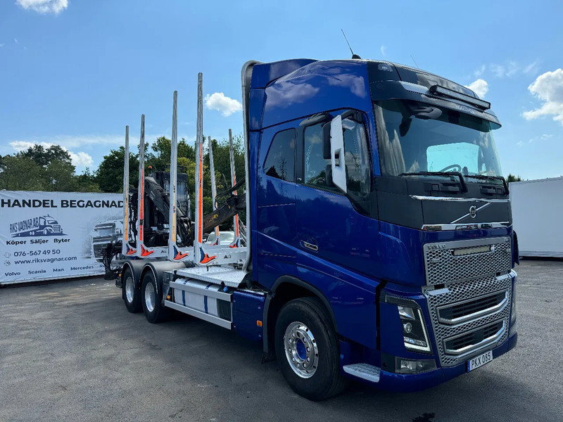 Volvo FH 6x4, Timber-truck + Jonsered 1080, 2017 - Camión forestal, Camión grúa: foto 1 Volvo FH 6x4, Timber-truck + Jonsered 1080, 2017 - Camión forestal, Camión grúa: foto 1