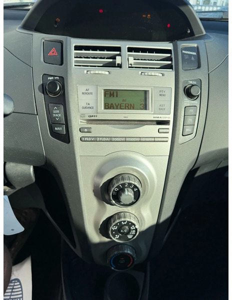 Hatchback Toyota Yaris **PETROL-ESSENCE-AC**: foto 10