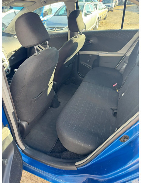 Hatchback Toyota Yaris **PETROL-ESSENCE-AC**: foto 7