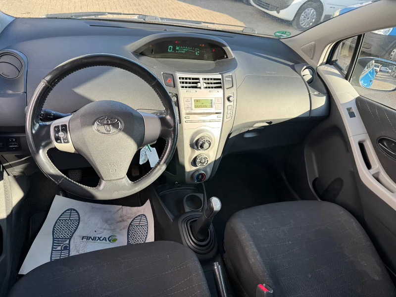 Hatchback Toyota Yaris **PETROL-ESSENCE-AC**: foto 8