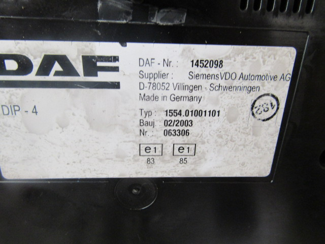 DAF CF65 CLOCK CLUSTER 1452098 - Cabina e interior para Camión: foto 2 DAF CF65 CLOCK CLUSTER 1452098 - Cabina e interior para Camión: foto 2