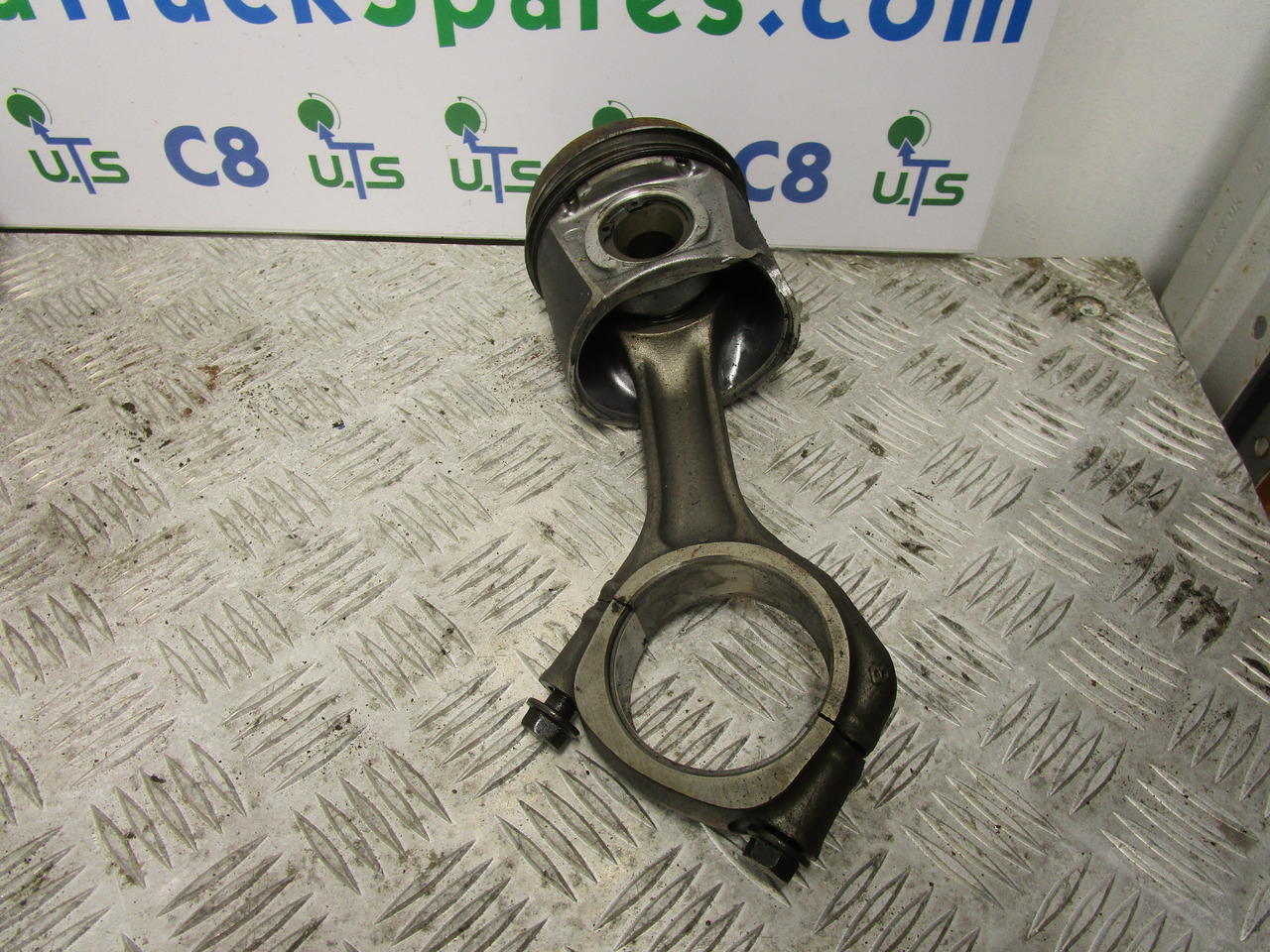 IVECO DAILY 3.0 CONROD & PISTON - Motor y piezas para Camión: foto 1 IVECO DAILY 3.0 CONROD & PISTON - Motor y piezas para Camión: foto 1