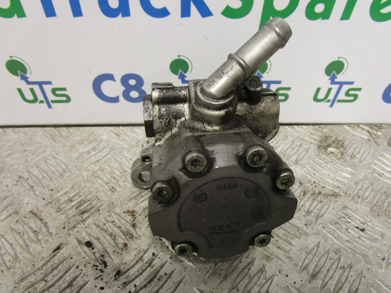 IVECO DAILY 3.0 POWER STEERING PUMP & DRIVE P/NO 7693955604 - Dirección para Camión: foto 1 IVECO DAILY 3.0 POWER STEERING PUMP & DRIVE P/NO 7693955604 - Dirección para Camión: foto 1