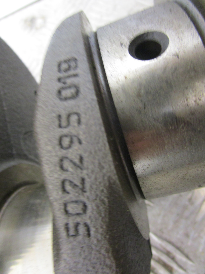 IVECO DAILY 3.0 STANDARD CRANKSHAFT P/NO 502295.019 - Motor y piezas para Camión: foto 2 IVECO DAILY 3.0 STANDARD CRANKSHAFT P/NO 502295.019 - Motor y piezas para Camión: foto 2