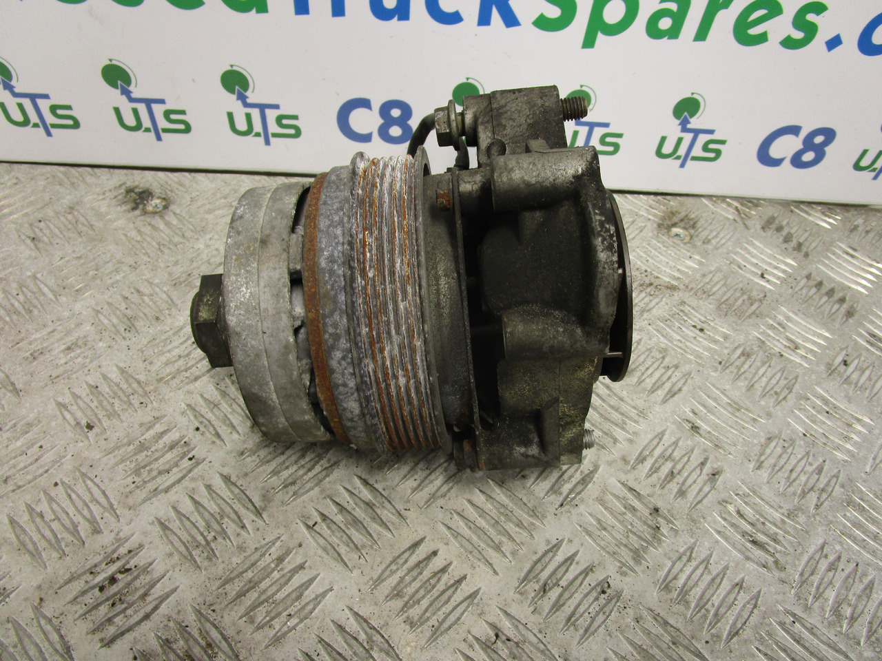 IVECO DAILY 3.0 WATER PUMP & VISCUSS COUPLING - Motor y piezas para Camión: foto 1 IVECO DAILY 3.0 WATER PUMP & VISCUSS COUPLING - Motor y piezas para Camión: foto 1