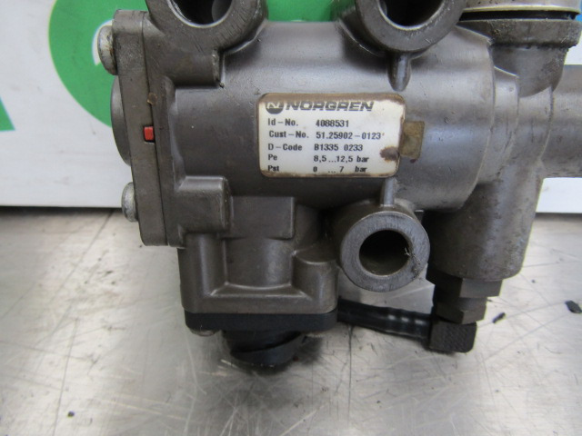 MAN TGS/TGX D2066 NORGREN EGR VALVE P/NO 51.25002-0123 - Motor y piezas para Camión: foto 2 MAN TGS/TGX D2066 NORGREN EGR VALVE P/NO 51.25002-0123 - Motor y piezas para Camión: foto 2