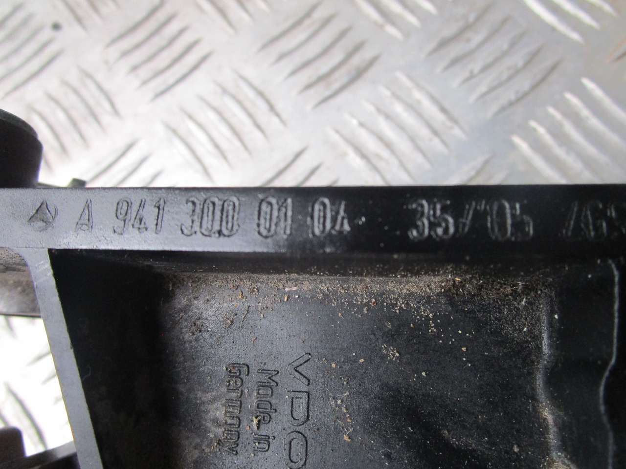 MERCEDES AXOR ACCELERATOR PEDAL P/NO A9413000104 - Cabina e interior para Camión: foto 2 MERCEDES AXOR ACCELERATOR PEDAL P/NO A9413000104 - Cabina e interior para Camión: foto 2