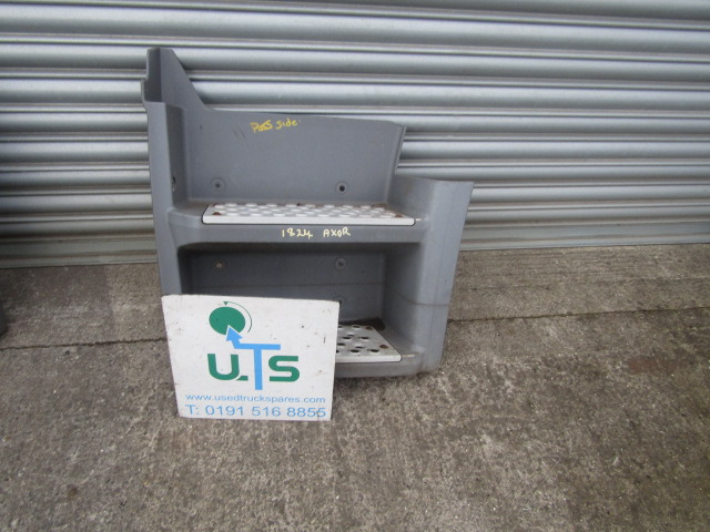 MERCEDES AXOR DRIVER SIDE CAB STEP - Cabina e interior para Camión: foto 1 MERCEDES AXOR DRIVER SIDE CAB STEP - Cabina e interior para Camión: foto 1