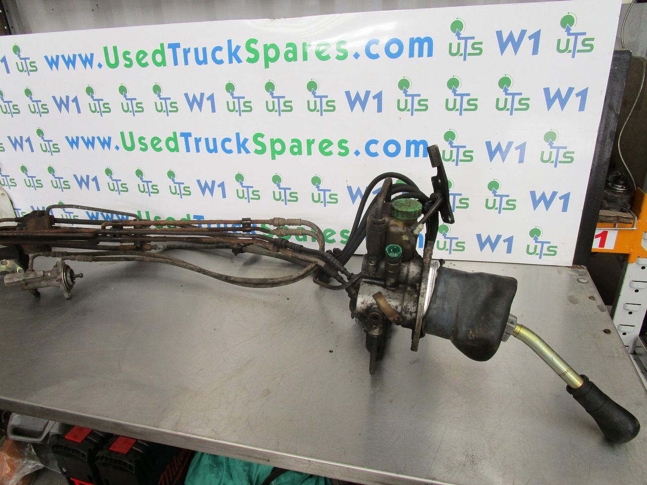 MERCEDES AXOR HYDRAULIC GEARCHANGE 9 SPEED - Cabina e interior para Camión: foto 1 MERCEDES AXOR HYDRAULIC GEARCHANGE 9 SPEED - Cabina e interior para Camión: foto 1