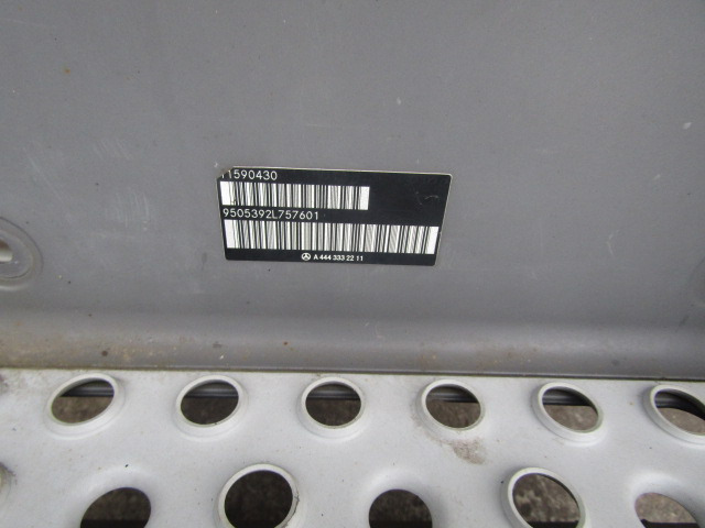 MERCEDES AXOR PASSENGER SIDE CAB STEP - Cabina e interior para Camión: foto 3 MERCEDES AXOR PASSENGER SIDE CAB STEP - Cabina e interior para Camión: foto 3