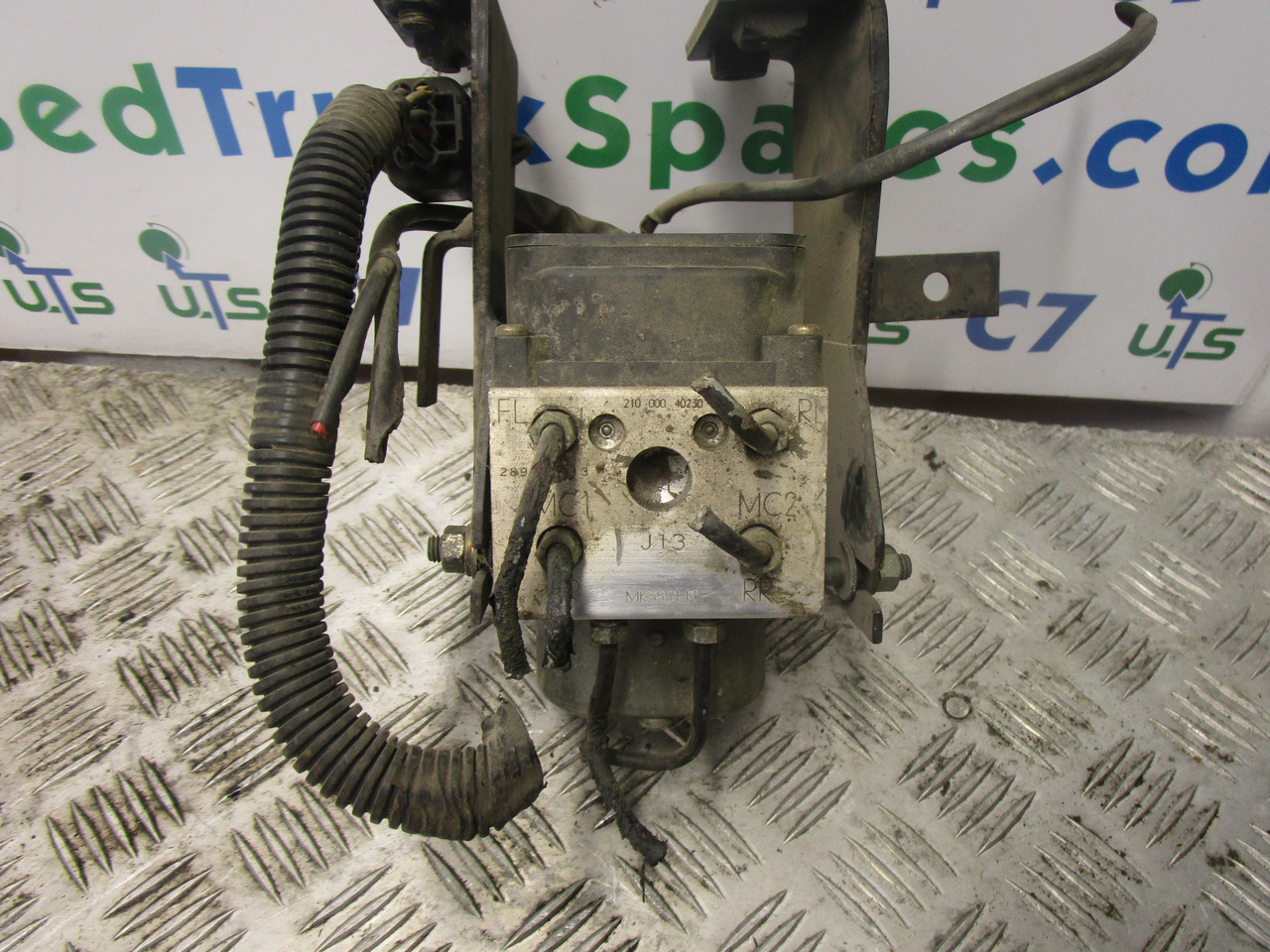 MITSUBISHI FUSO / CANTER ABS PUMP P/NO MK355141 - Piezas de freno para Camión: foto 1 MITSUBISHI FUSO / CANTER ABS PUMP P/NO MK355141 - Piezas de freno para Camión: foto 1