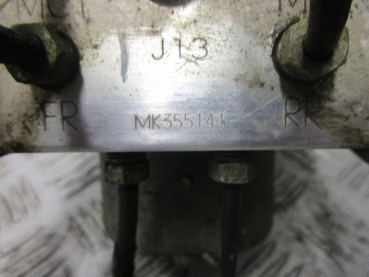 MITSUBISHI FUSO / CANTER ABS PUMP P/NO MK355141 - Piezas de freno para Camión: foto 2 MITSUBISHI FUSO / CANTER ABS PUMP P/NO MK355141 - Piezas de freno para Camión: foto 2
