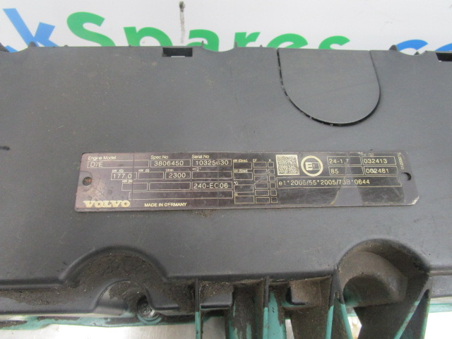 VOLVO FE 240 / 280 D7E CYLINDER HEAD COMPLETE - Motor y piezas para Camión: foto 3 VOLVO FE 240 / 280 D7E CYLINDER HEAD COMPLETE - Motor y piezas para Camión: foto 3