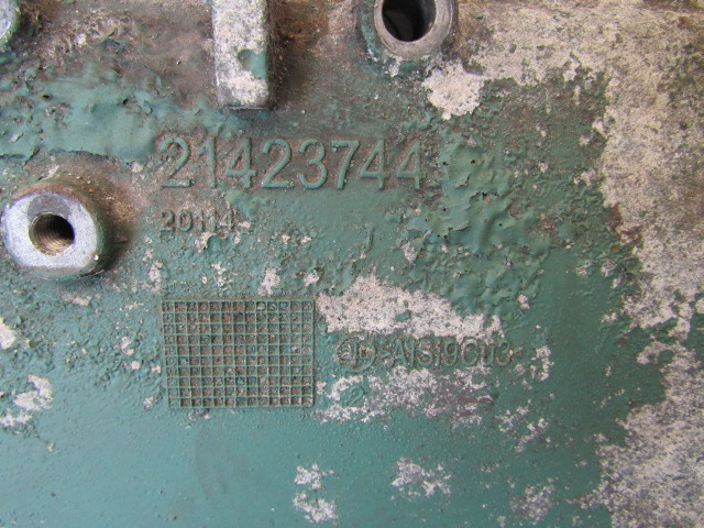VOLVO FH13 D13C OIL COOLER COVER P/NO 21423744 - Motor y piezas para Camión: foto 2 VOLVO FH13 D13C OIL COOLER COVER P/NO 21423744 - Motor y piezas para Camión: foto 2