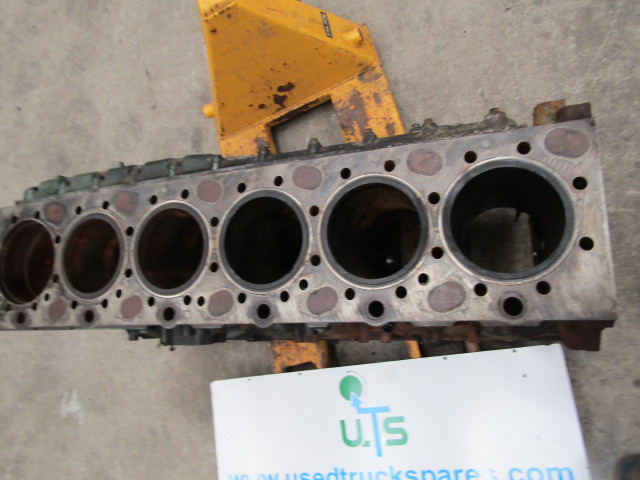 VOLVO FH13A ENGINE BLOCK ( NEEDS 1 LINER) - Motor y piezas para Camión: foto 2 VOLVO FH13A ENGINE BLOCK ( NEEDS 1 LINER) - Motor y piezas para Camión: foto 2