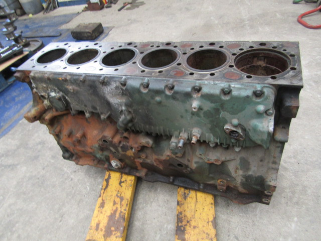 VOLVO FH13A ENGINE BLOCK ( NEEDS 1 LINER) - Motor y piezas para Camión: foto 5 VOLVO FH13A ENGINE BLOCK ( NEEDS 1 LINER) - Motor y piezas para Camión: foto 5