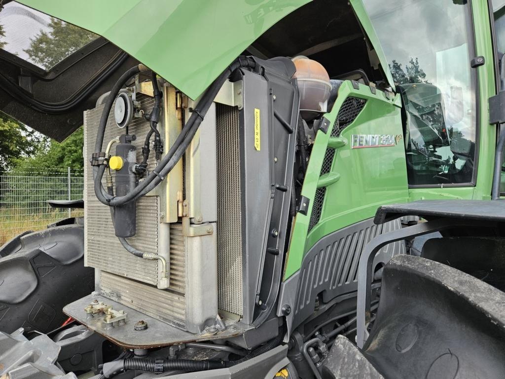 Fendt 824 Vario ProfiPlus - Tractor: foto 4 Fendt 824 Vario ProfiPlus - Tractor: foto 4