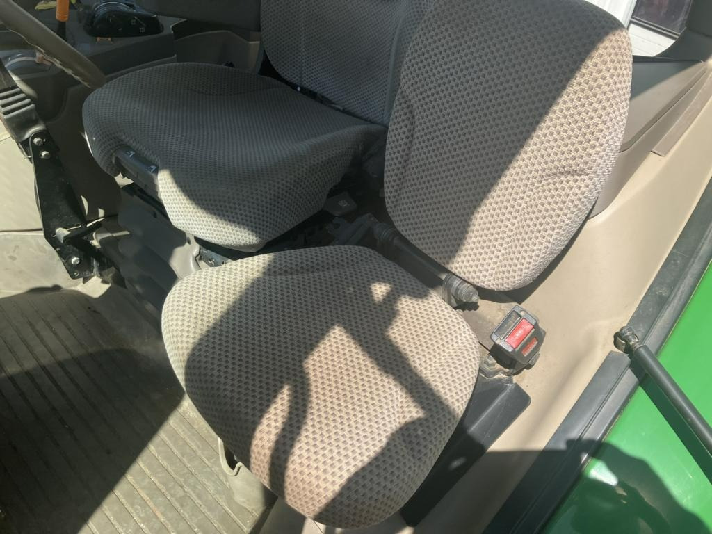 Tractor John Deere 6125R: foto 28