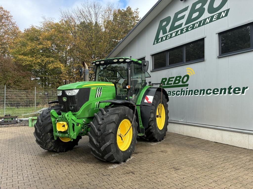 John Deere 6215R - Tractor: foto 1 John Deere 6215R - Tractor: foto 1