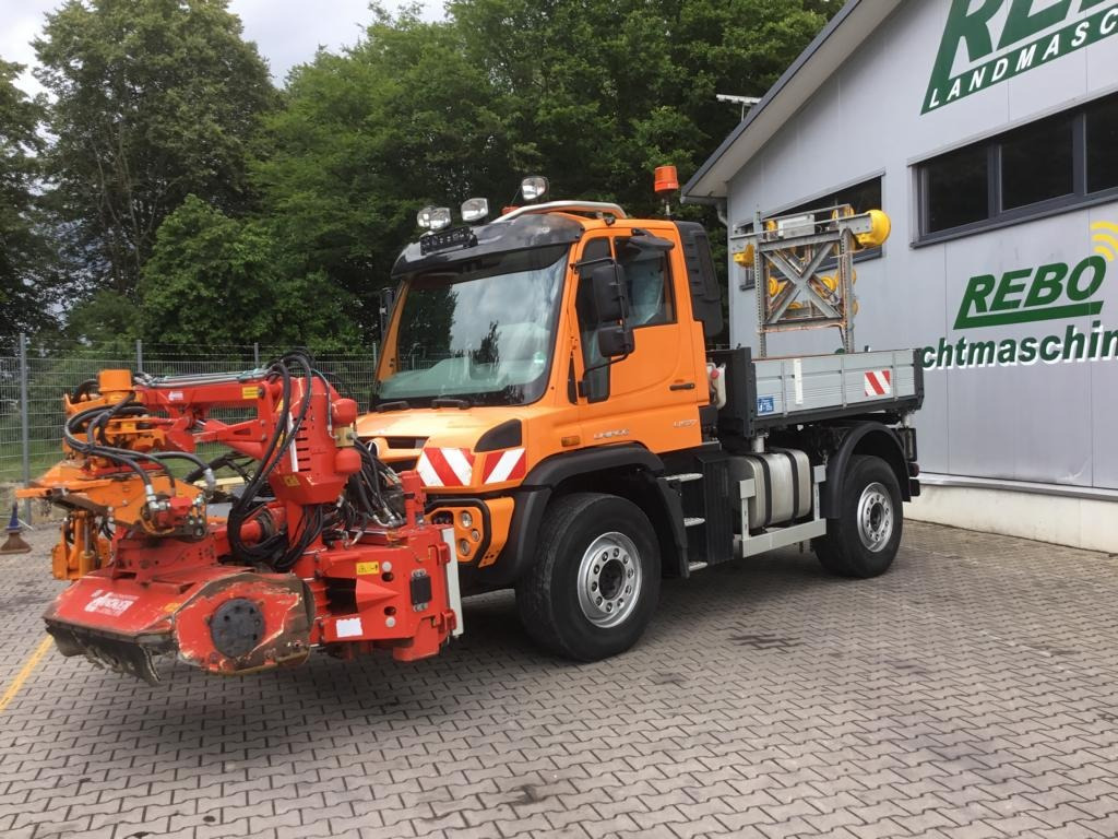 Mercedes-Benz UNIMOG U 527 - Vehículo municipal: foto 1 Mercedes-Benz UNIMOG U 527 - Vehículo municipal: foto 1