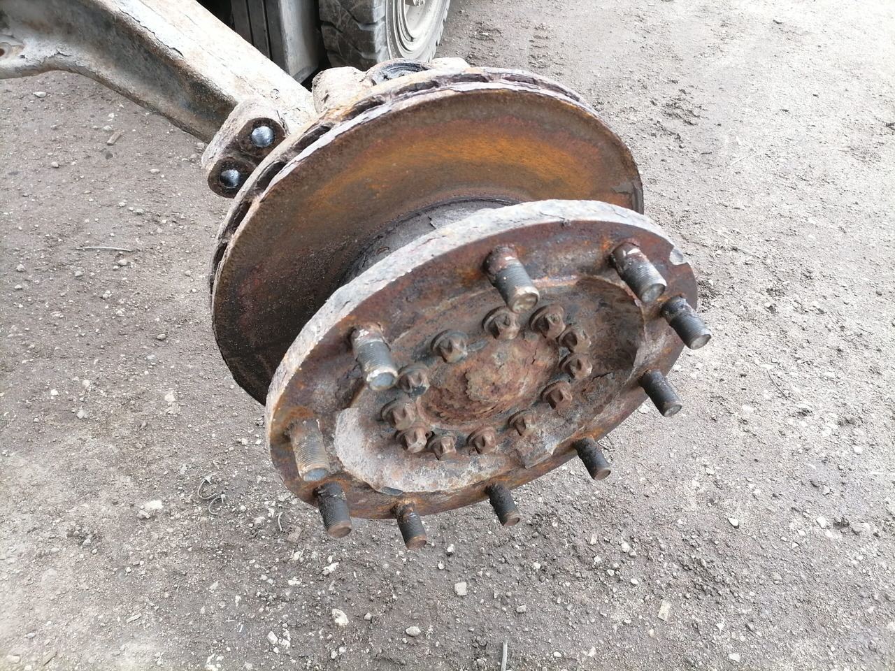 MAN Axel housing 81441013143 - Eje delantero para Camión: foto 2 MAN Axel housing 81441013143 - Eje delantero para Camión: foto 2