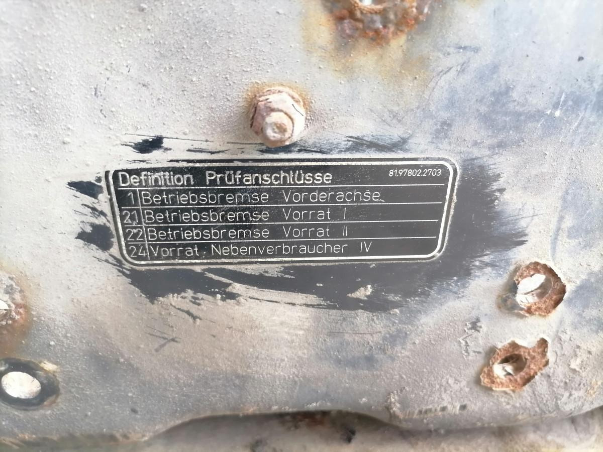 MAN Battery box 81418605363 - Acumulador para Camión: foto 2 MAN Battery box 81418605363 - Acumulador para Camión: foto 2