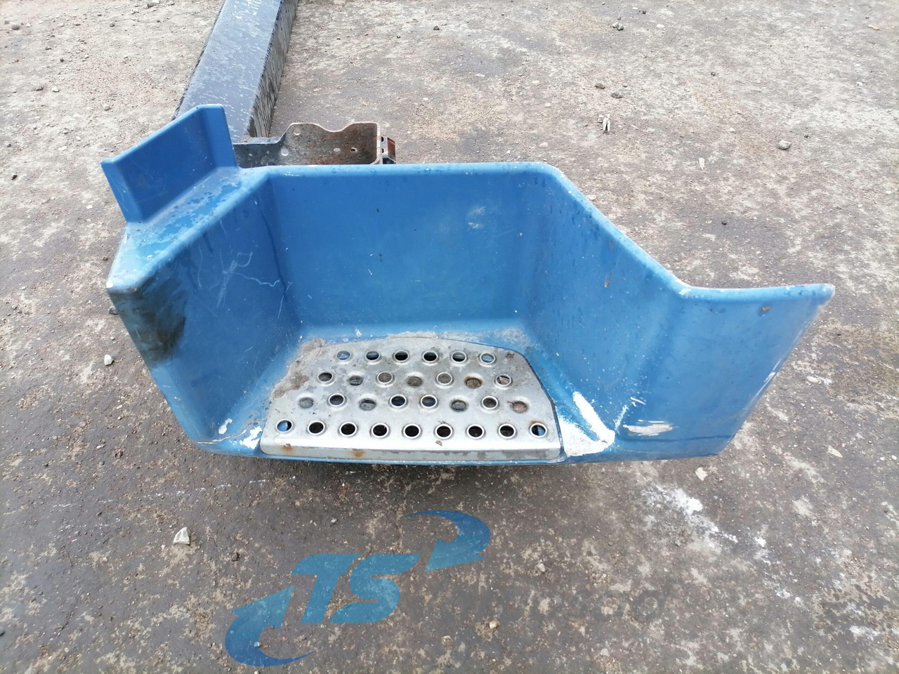 MAN Bumper 81416505009 - Parachoques para Camión: foto 5 MAN Bumper 81416505009 - Parachoques para Camión: foto 5