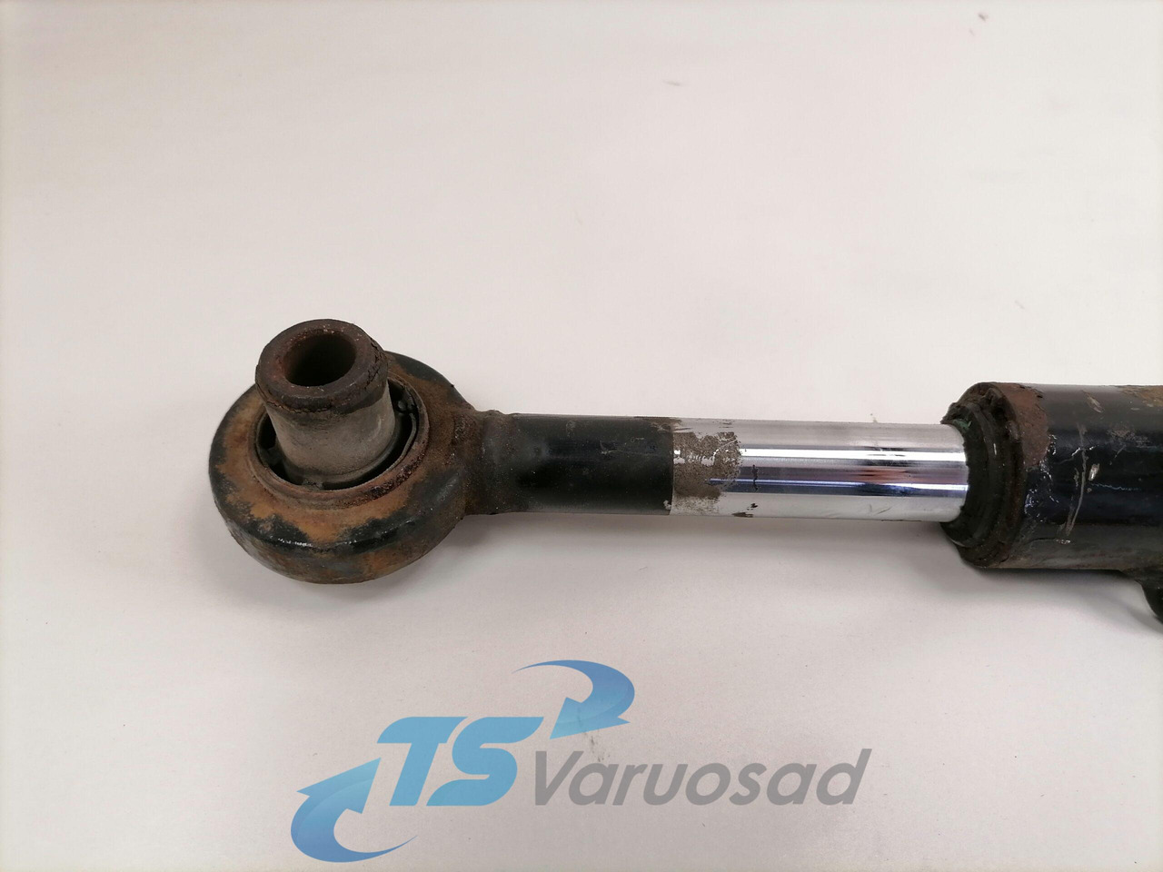 MAN Cab tilting cylinder 81417236124 - Suspensión de cabina para Camión: foto 2 MAN Cab tilting cylinder 81417236124 - Suspensión de cabina para Camión: foto 2