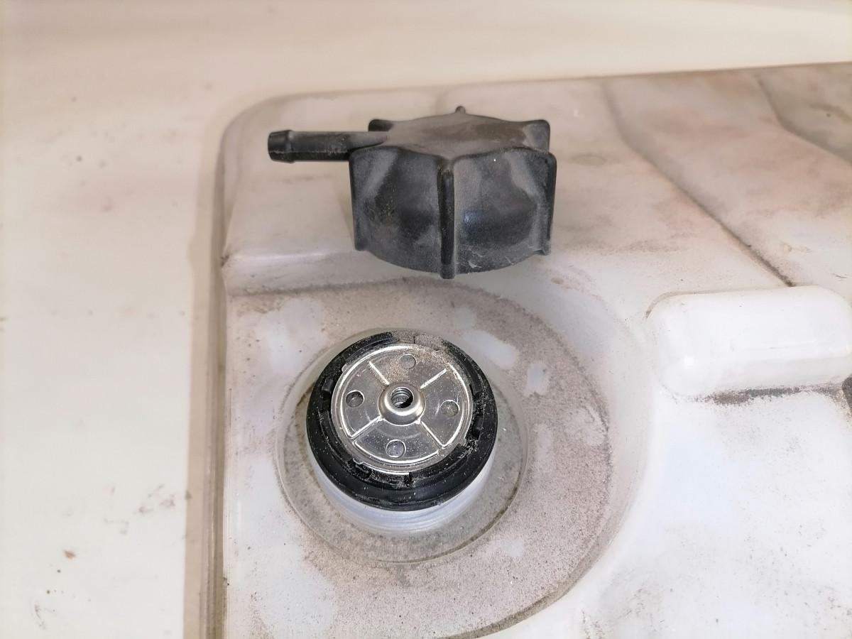 MAN Expansion tank 81061026203 - Pieza universal para Camión: foto 5 MAN Expansion tank 81061026203 - Pieza universal para Camión: foto 5