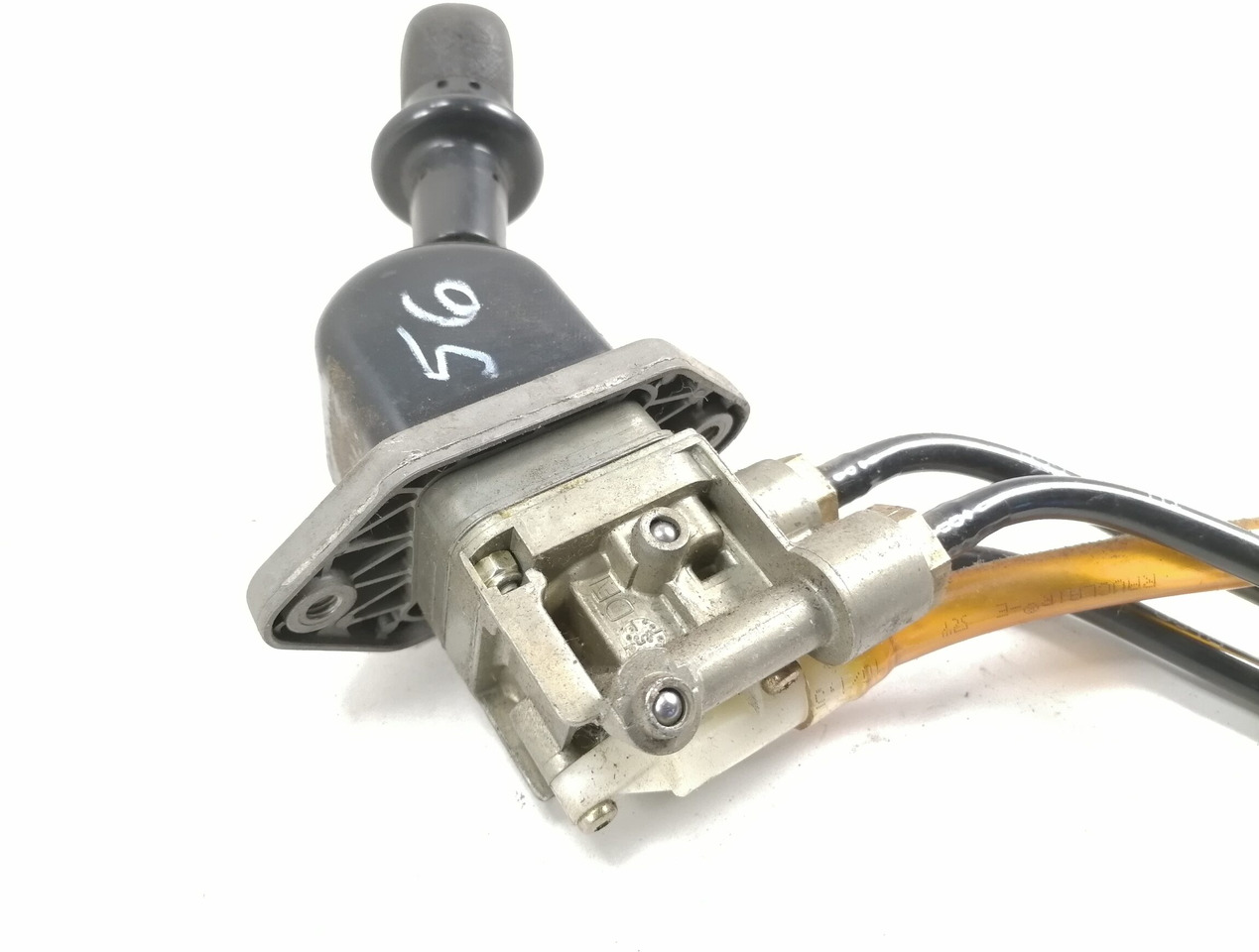 MAN Handbrake control lever 81523156156 - Pieza universal para Camión: foto 2 MAN Handbrake control lever 81523156156 - Pieza universal para Camión: foto 2