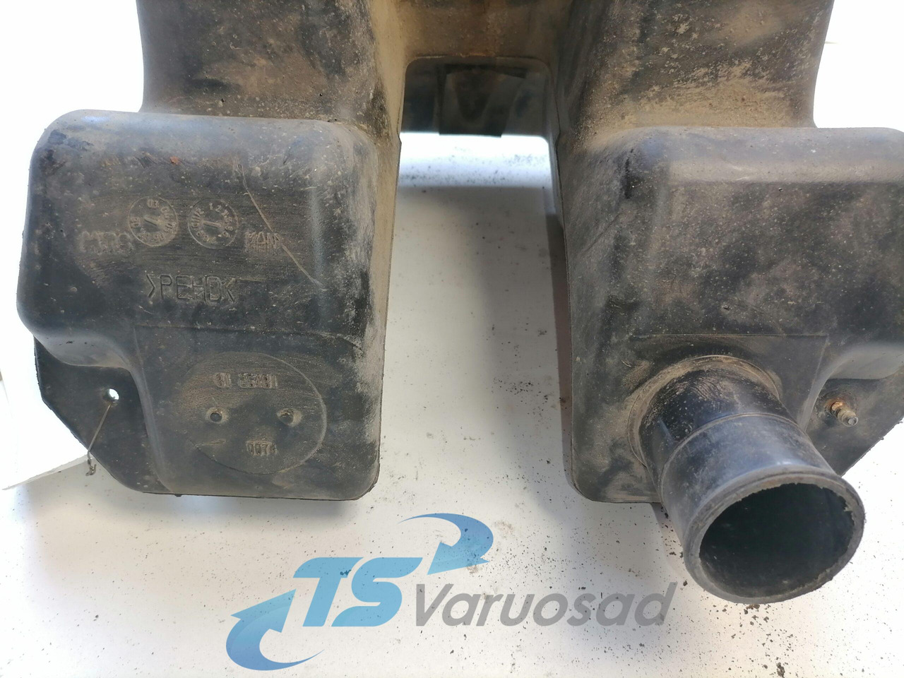 MAN Windscreen washer fluid tank 81264810074 - Limpiaparabrisas para Camión: foto 3 MAN Windscreen washer fluid tank 81264810074 - Limpiaparabrisas para Camión: foto 3
