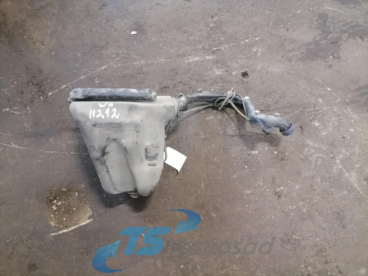 MAN Windscreen washer fluid tank 81264810079 - Limpiaparabrisas para Camión: foto 1 MAN Windscreen washer fluid tank 81264810079 - Limpiaparabrisas para Camión: foto 1