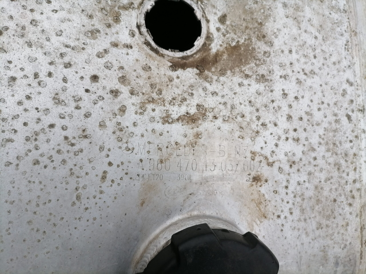 Mercedes-Benz Kütusepaak 390L A9604701303 - Depósito de combustible para Camión: foto 5 Mercedes-Benz Kütusepaak 390L A9604701303 - Depósito de combustible para Camión: foto 5