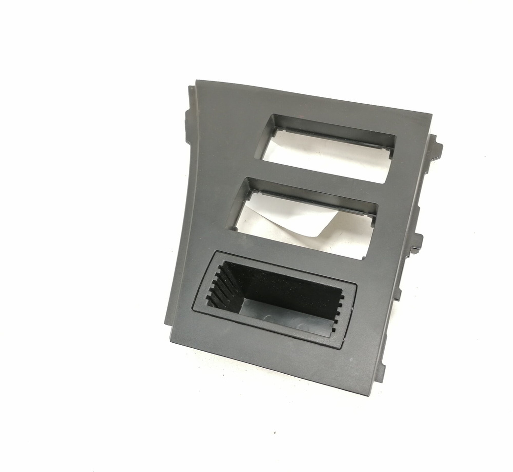 Mercedes-Benz Salongi plastik A9606802607 - Pieza universal para Camión: foto 1 Mercedes-Benz Salongi plastik A9606802607 - Pieza universal para Camión: foto 1