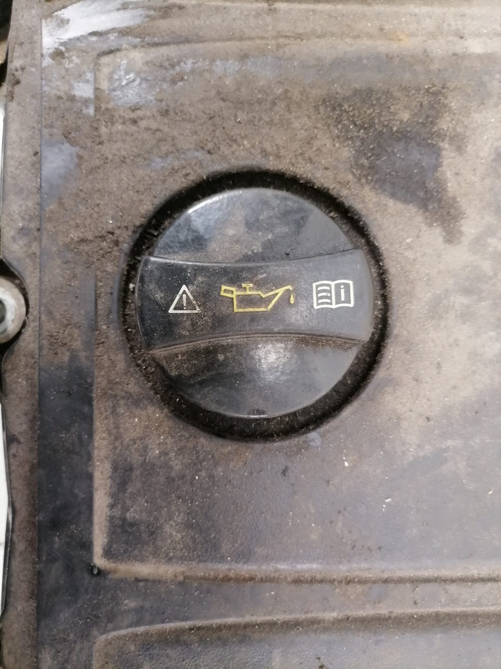 Mercedes-Benz Valve cover A4710101730 - Cabezal de bloque para Camión: foto 5 Mercedes-Benz Valve cover A4710101730 - Cabezal de bloque para Camión: foto 5
