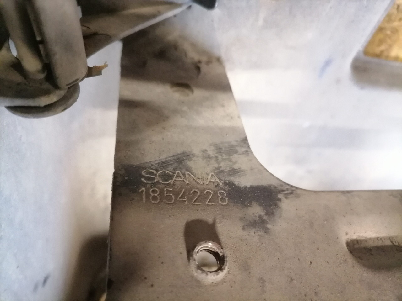 Scania Astmelaua u-plekk, parem 1854228 - Peldaño para Camión: foto 4 Scania Astmelaua u-plekk, parem 1854228 - Peldaño para Camión: foto 4