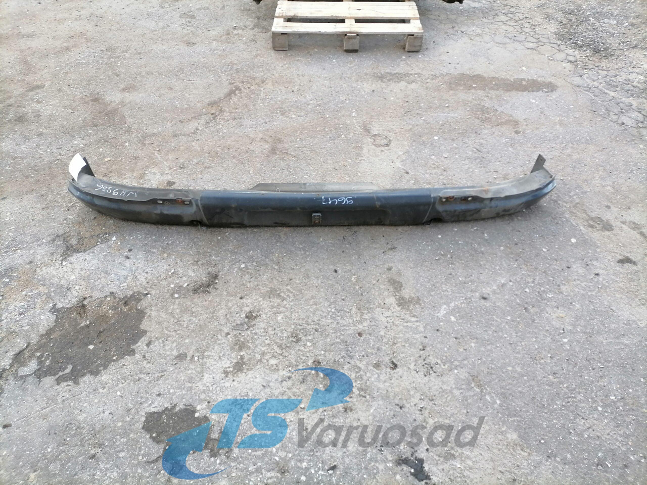 Scania Bumper 1422843 - Parachoques para Camión: foto 1 Scania Bumper 1422843 - Parachoques para Camión: foto 1