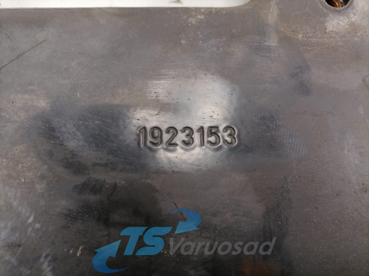 Scania Bumper bracket 1923153 - Parachoques para Camión: foto 2 Scania Bumper bracket 1923153 - Parachoques para Camión: foto 2