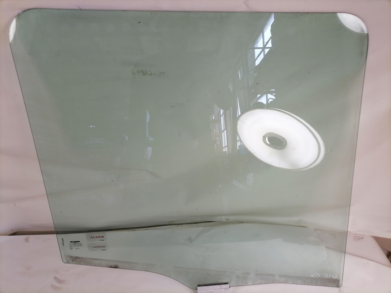 Scania Küljeklaas, parem 1306260 - Ventana y piezas para Camión: foto 1 Scania Küljeklaas, parem 1306260 - Ventana y piezas para Camión: foto 1