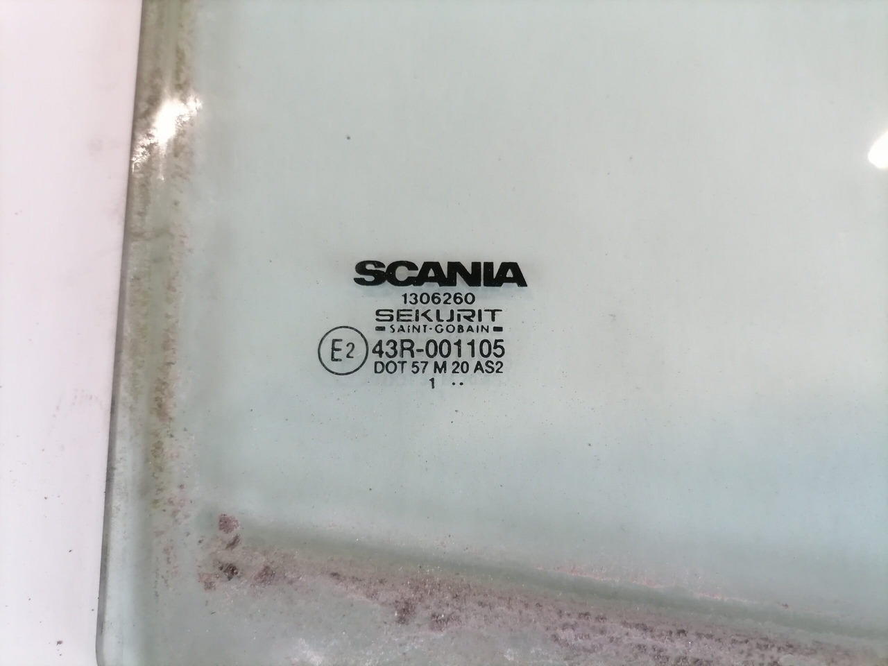 Scania Küljeklaas, parem 1306260 - Ventana y piezas para Camión: foto 3 Scania Küljeklaas, parem 1306260 - Ventana y piezas para Camión: foto 3