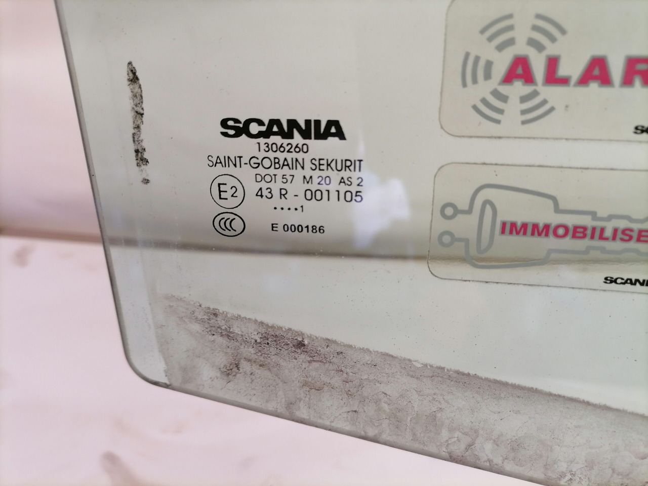 Scania Küljeklaas, parem 1306260 - Ventana y piezas para Camión: foto 3 Scania Küljeklaas, parem 1306260 - Ventana y piezas para Camión: foto 3
