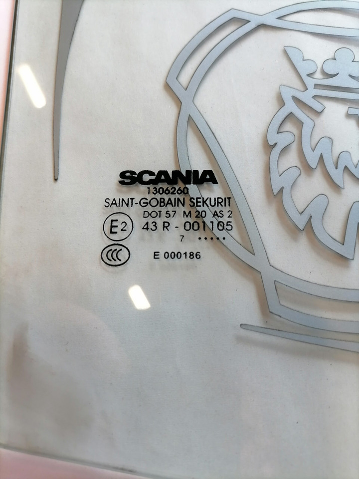 Scania Küljeklaas, parem 1306260 - Ventana y piezas para Camión: foto 3 Scania Küljeklaas, parem 1306260 - Ventana y piezas para Camión: foto 3