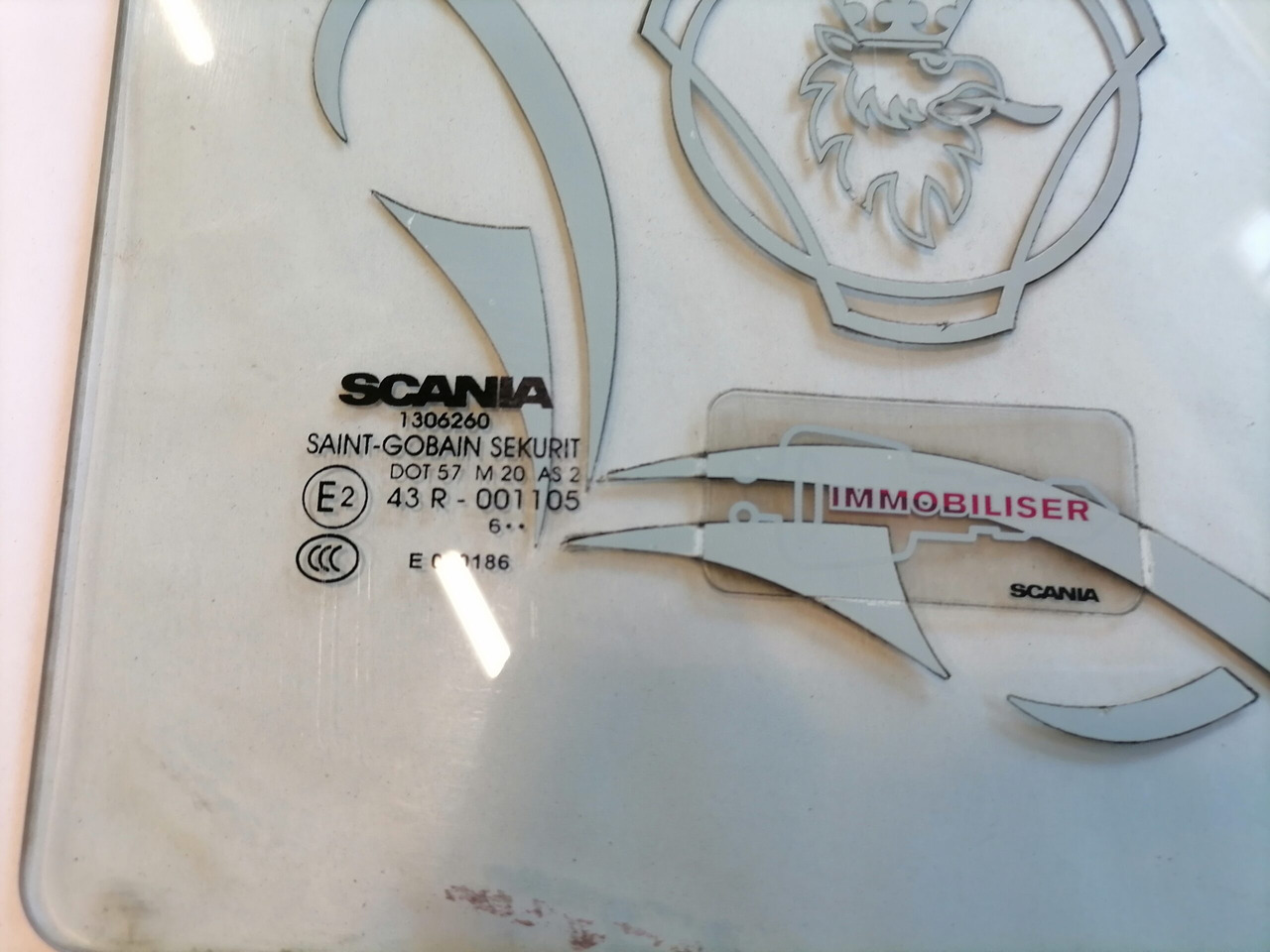 Scania Küljeklaas, parem 1306260 - Ventana y piezas para Camión: foto 3 Scania Küljeklaas, parem 1306260 - Ventana y piezas para Camión: foto 3