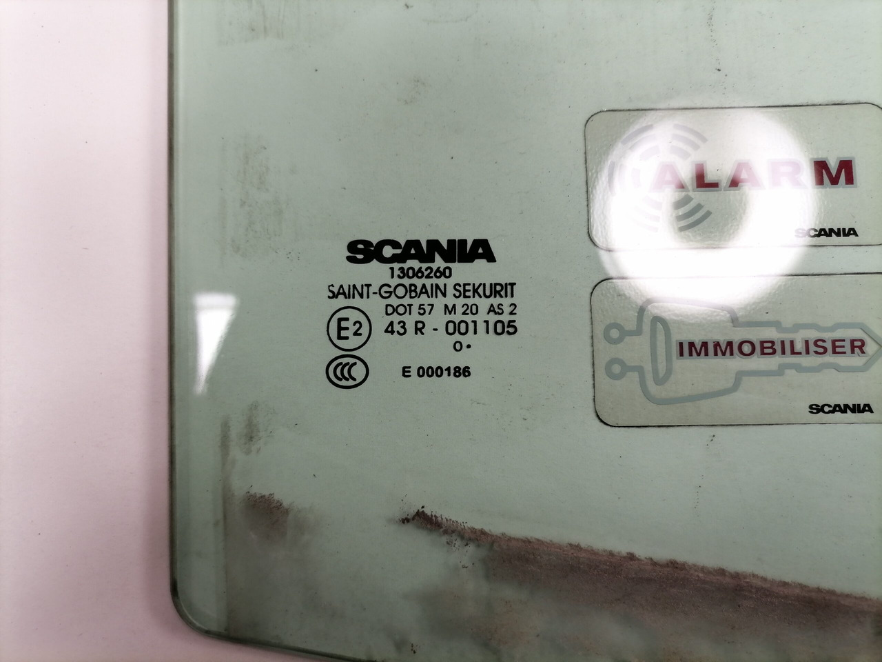 Scania Küljeklaas, parem 1306260 - Ventana y piezas para Camión: foto 2 Scania Küljeklaas, parem 1306260 - Ventana y piezas para Camión: foto 2