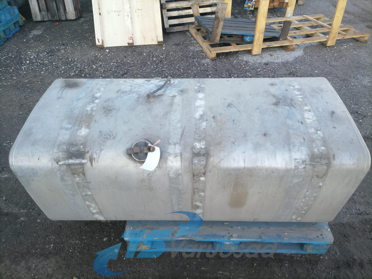 Scania Kütusepaak 700L 1423691 - Depósito de combustible para Camión: foto 1 Scania Kütusepaak 700L 1423691 - Depósito de combustible para Camión: foto 1