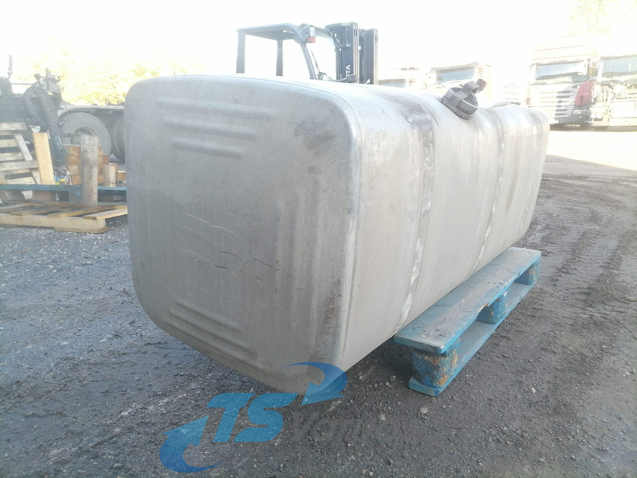 Scania Kütusepaak 700L 1423691 - Depósito de combustible para Camión: foto 4 Scania Kütusepaak 700L 1423691 - Depósito de combustible para Camión: foto 4